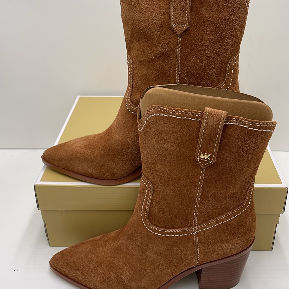 Michael Kors WAVERLY HEELED BOOTIE JUNGLE SUEDE
49F4WVME6S
LUGGAGE - Picture 3 of 16